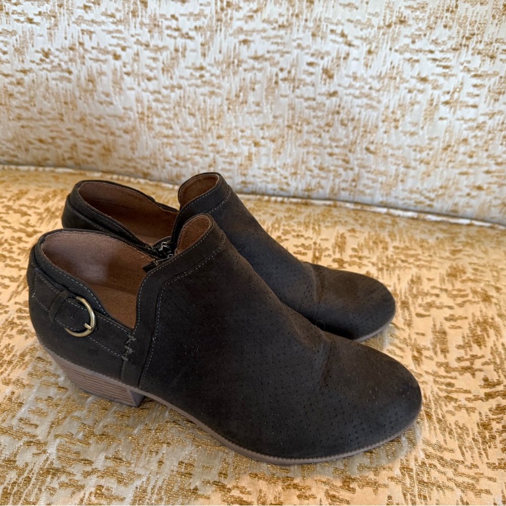 Dr. Scholl’s low cut boot